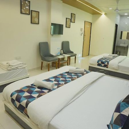 Hotel Ayodhya Virpur Екстер'єр фото