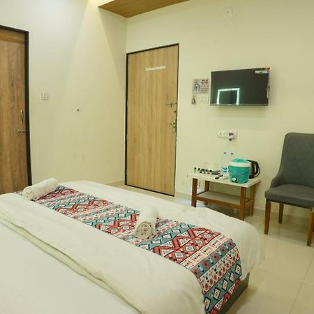 Hotel Ayodhya Virpur Екстер'єр фото