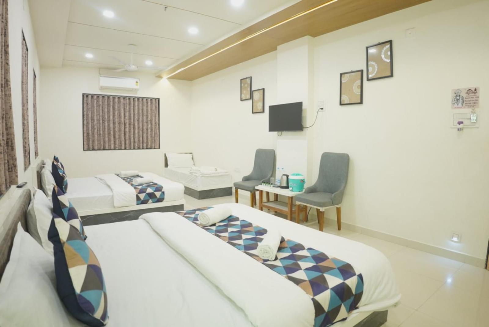 Hotel Ayodhya Virpur Екстер'єр фото