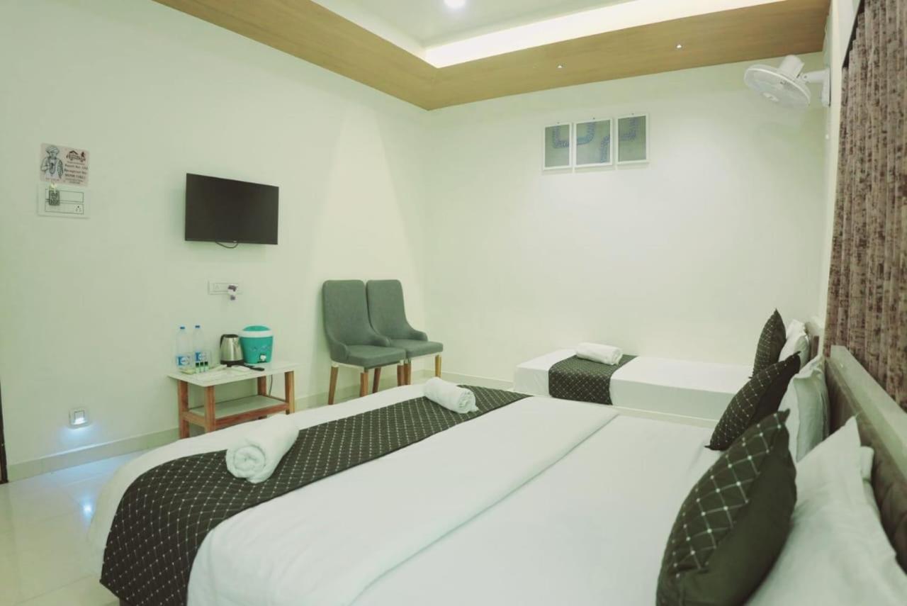 Hotel Ayodhya Virpur Екстер'єр фото