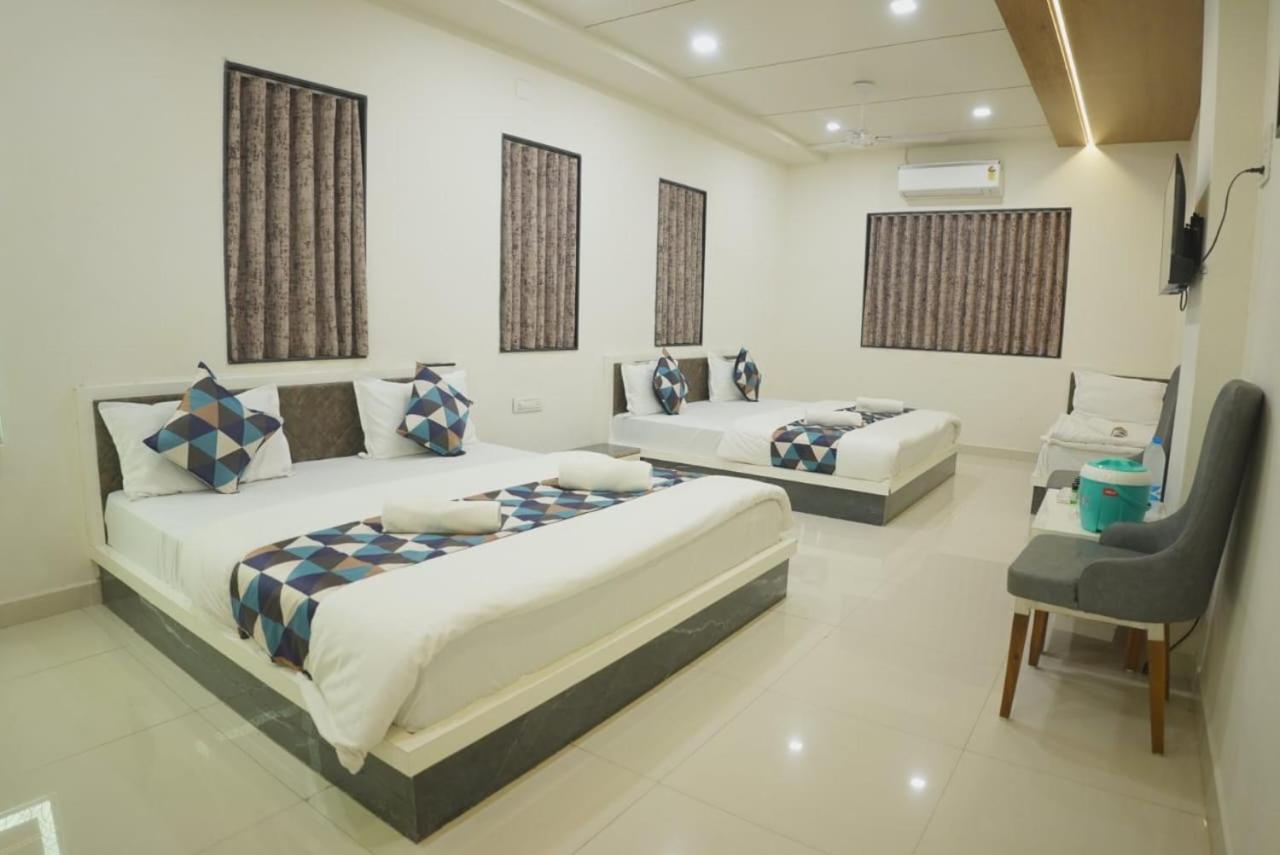 Hotel Ayodhya Virpur Екстер'єр фото